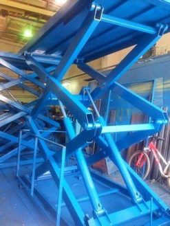 Гидравлический подъемный стол  SJ Грузоподъемность: 3000 кг